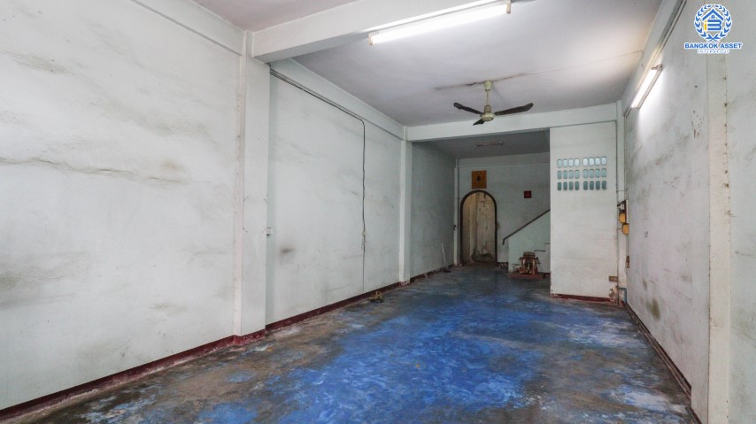 *****ทาวน์เฮ้าส์มือสอง 3 ชั้น ม.ซอยลาดพร้าว62 บางกะปิ ที่ราคาสุดคุ้ม ฟังก์ชัน 2 ห้องนอน 1 ห้องน้ำ เหมาะสำหรับทำเป็นโรงงานหรือโกดังเก็บสินค้า บนทำเลที่ดีเดินทางในเมืองสะดวกสบาย เชื่อมต่อถนนลาดพร้าว, ถนนสุทธิสาร, ถนนรามคำแหง, ถนนโชคชัย4 ใกล้เซ็นทรัลลาดพร้าว